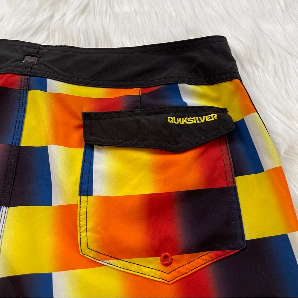 Quiksilver Checkered Board Shorts Men’s Size 36 - Picture 5 of 12